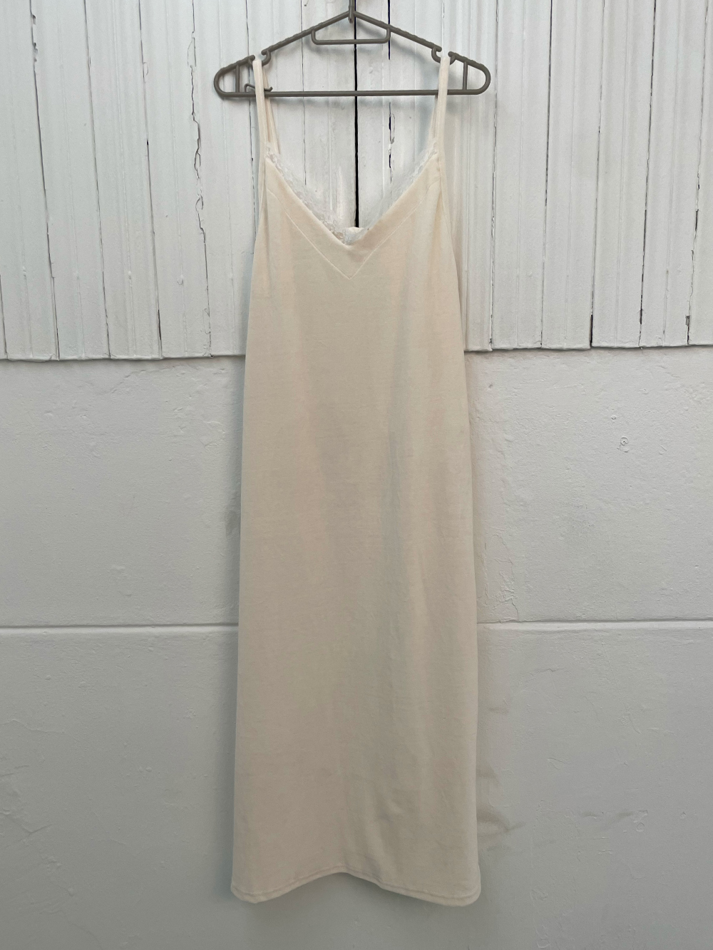 긴 드레스 크림 색상 이미지-S14L18